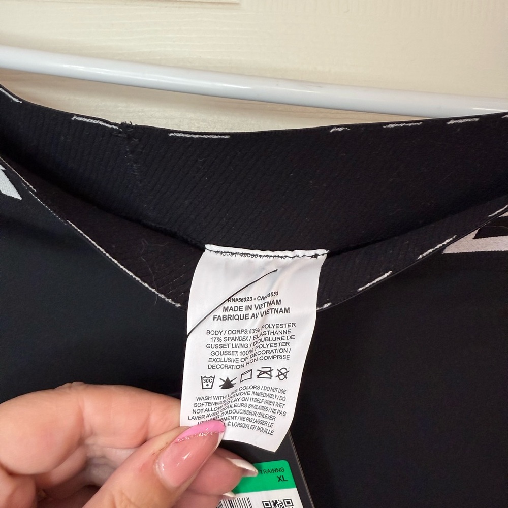 Nike Women's Black Pro Athletic Shorts - Picture 7 of 7